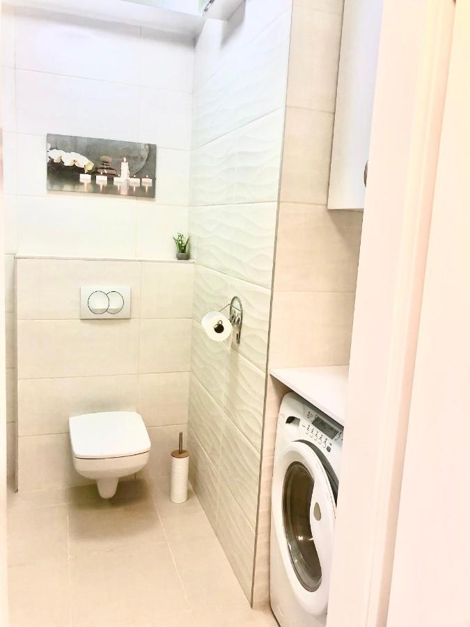 Sweet Home Apartman , 30Sqm Studio, Free Private Parking, Mountain View, Balcony, 20 Min From Downtown Budapest Extérieur photo