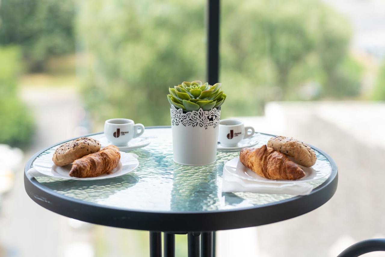 Sweet Home Apartman , 30Sqm Studio, Free Private Parking, Mountain View, Balcony, 20 Min From Downtown Budapest Extérieur photo