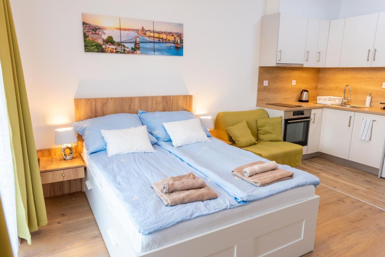 Sweet Home Apartman , 30Sqm Studio, Free Private Parking, Mountain View, Balcony, 20 Min From Downtown Budapest Extérieur photo