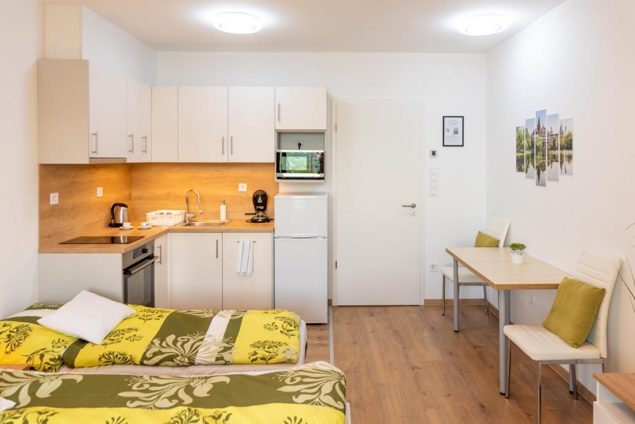 Sweet Home Apartman , 30Sqm Studio, Free Private Parking, Mountain View, Balcony, 20 Min From Downtown Budapest Extérieur photo
