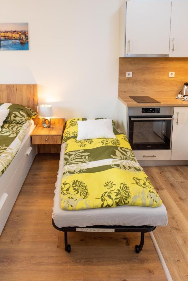 Sweet Home Apartman , 30Sqm Studio, Free Private Parking, Mountain View, Balcony, 20 Min From Downtown Budapest Extérieur photo