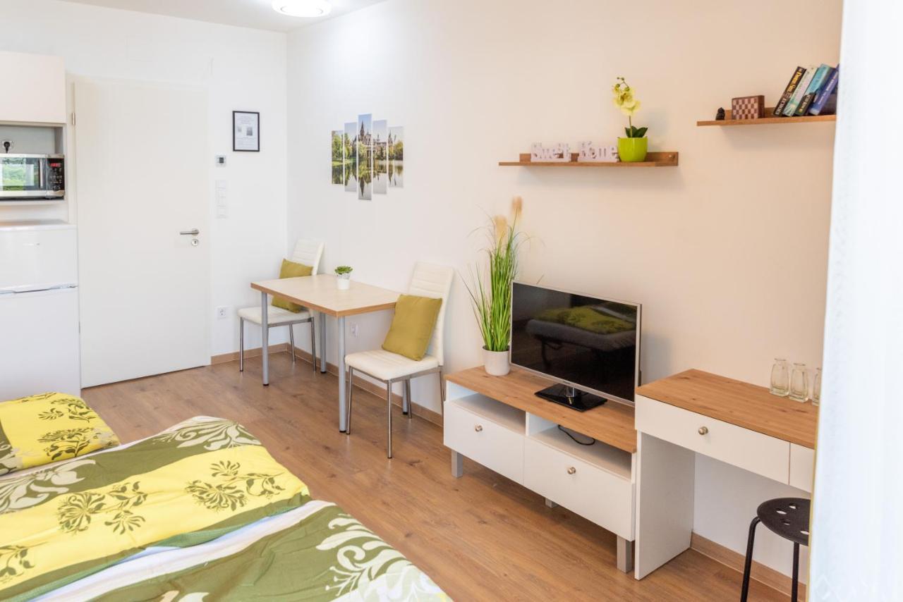 Sweet Home Apartman , 30Sqm Studio, Free Private Parking, Mountain View, Balcony, 20 Min From Downtown Budapest Extérieur photo