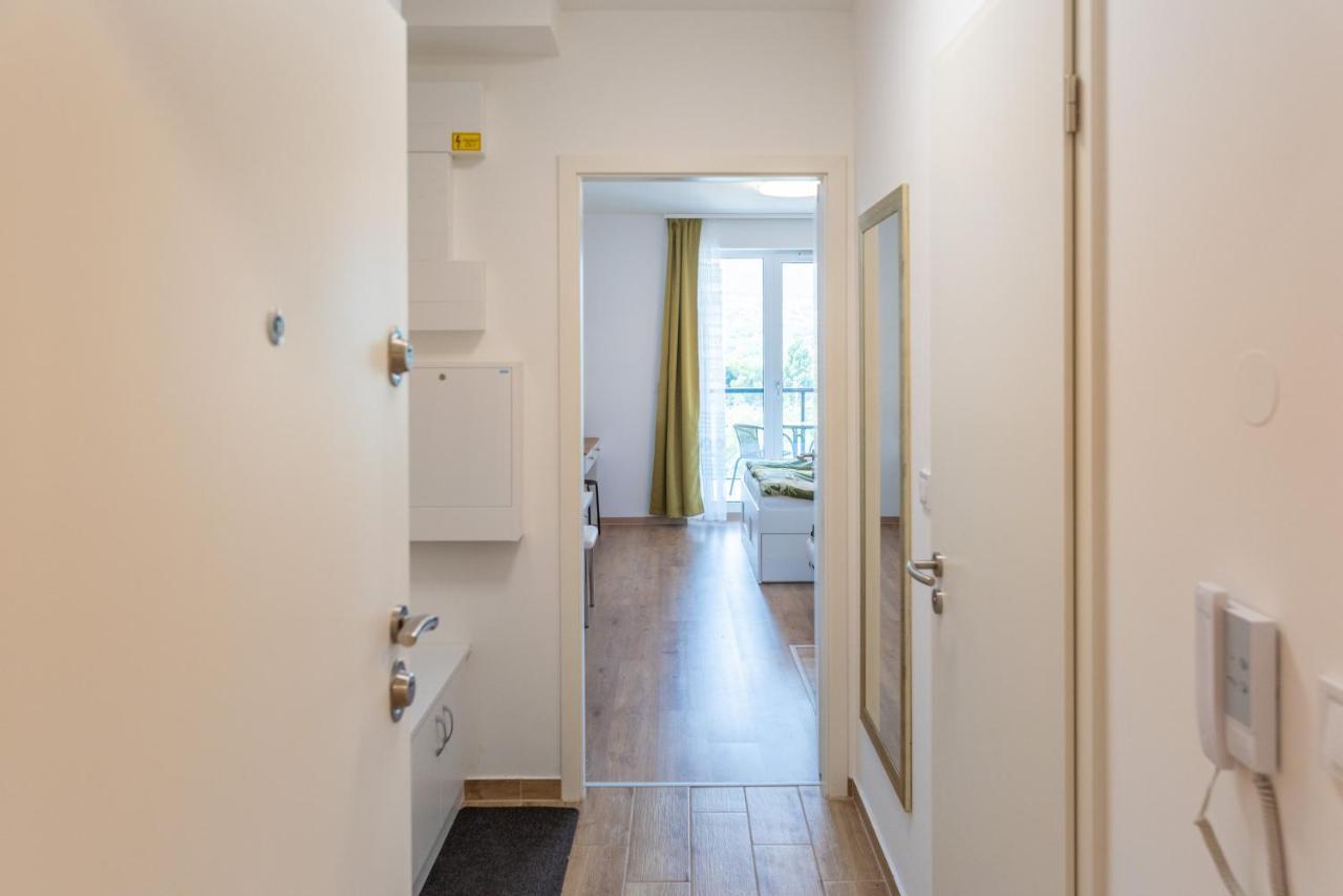 Sweet Home Apartman , 30Sqm Studio, Free Private Parking, Mountain View, Balcony, 20 Min From Downtown Budapest Extérieur photo