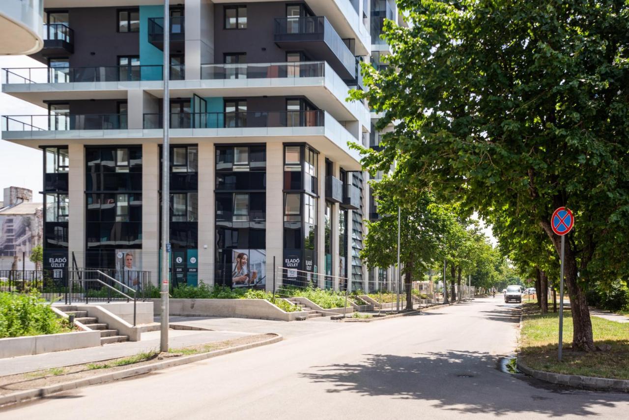 Sweet Home Apartman , 30Sqm Studio, Free Private Parking, Mountain View, Balcony, 20 Min From Downtown Budapest Extérieur photo